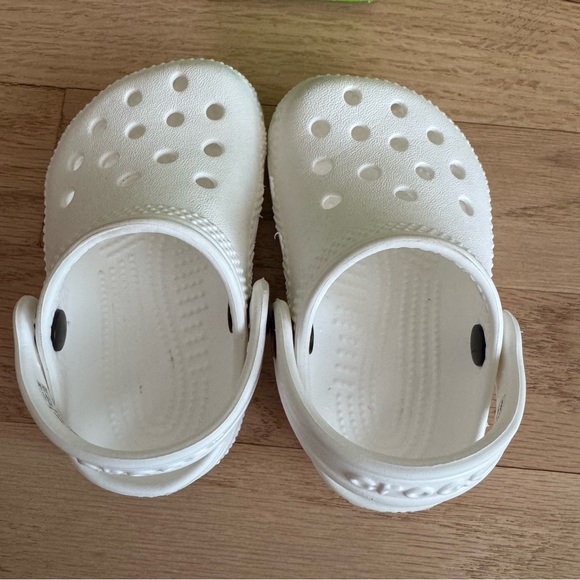 Crocs Toddler White Size 2/3 - Picture 2 of 5